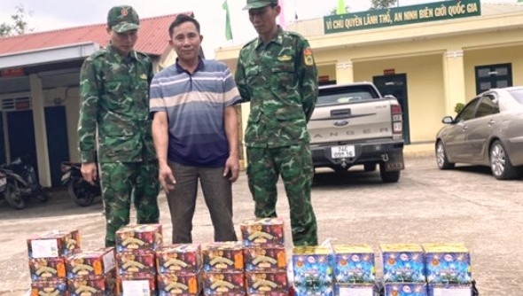 Bộ đội Biên phòng tỉnh Quảng Trị bắt xe tải chở hơn 60 kg pháo