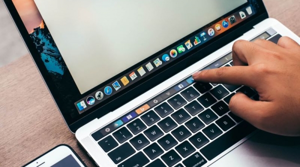 Apple có thể sẽ phát hành MacBook Pro màn hình cảm ứng vào năm 2025