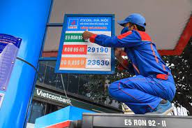 Lùi kỳ điều chỉnh giá xăng dầu vào ngày 01/02/2023
