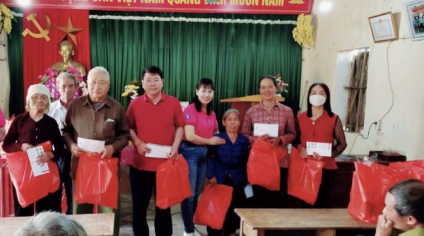 Công ty Long Hưng tặng quà Tết cho người dân huyện Vũ Thư, Thái Bình