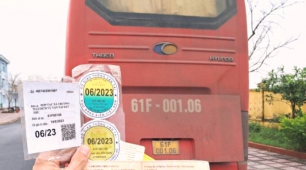Phát hiện xe khách nghi dùng tem kiểm định giả trên cao tốc Đà Nẵng – Quảng Ngãi