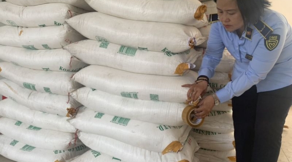 Quản lý thị trường TP. Hồ Chí Minh phát hiện, tạm giữ gần 12 tấn đường cát nhập lậu