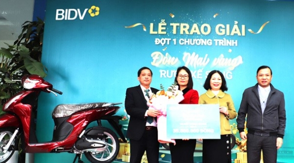 BIDV Lạng Sơn trao giải thưởng “Đón mai vàng – rước xế sang” cho khách hàng