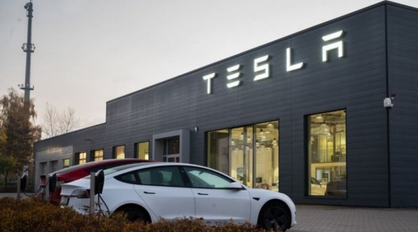 Hơn 360.000 xe điện Tesla phải 'triệu hồi' do lỗi hệ thống tự lái