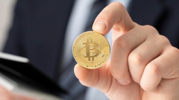 Bitcoin vượt 24.000 USD