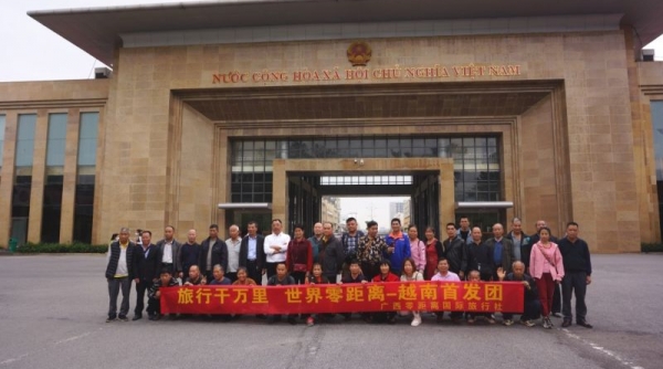 Quảng Ninh đón đoàn khách du lịch Trung Quốc đầu tiên qua cửa khẩu Móng Cái sau 03 năm
