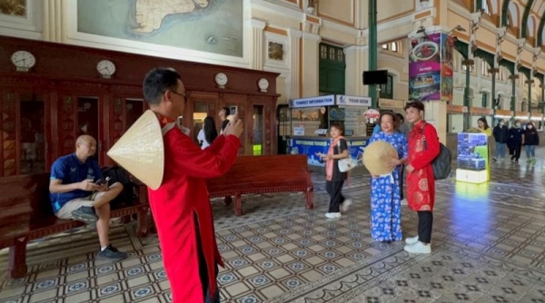 TP. Hồ Chí Minh đón đoàn khách Trung Quốc đầu tiên đến du lịch sau đại dịch
