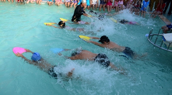 Cà Mau phấn đấu 60% trẻ em từ 06 đến dưới 16 tuổi biết bơi an toàn trong năm 2023