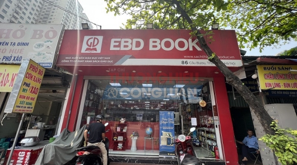 Nhà sách EBD tại Hà Nội bày bán hàng hoá nước ngoài không tem nhãn phụ Tiếng Việt