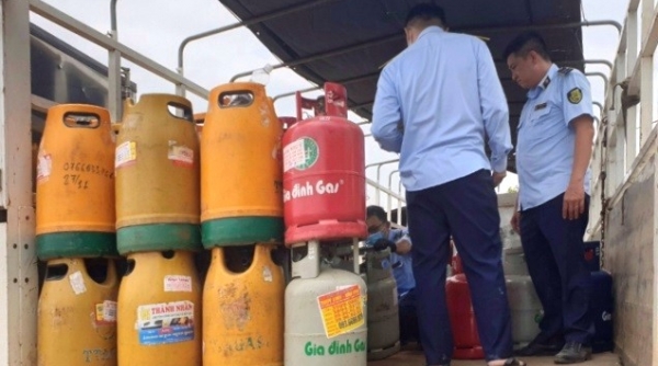 TP. Hồ Chí Minh tạm giữ gần 1.200 bình gas và gas không rõ nguồn gốc