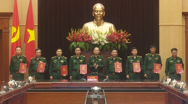 Bộ đội Biên phòng Lào Cai bàn giao chức trách, nhiệm vụ Phó Chỉ huy trưởng nghiệp vụ