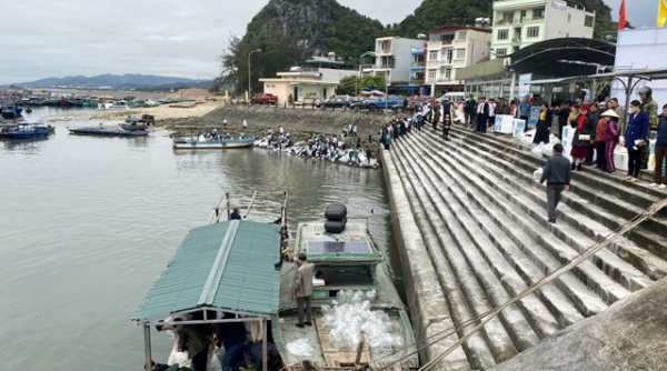Quảng Ninh thả 2,3 triệu con giống thủy sản về biển