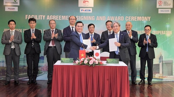 Vietcombank và JBIC ký hợp đồng tín dụng 300 triệu USD tài trợ vốn cho các dự án năng lượng tái tạo