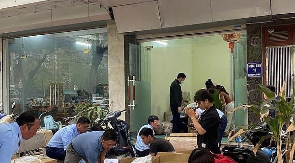 Cục Quản lý thị trường Hà Nội tạm giữ hơn 7.000 sản phẩm quần áo, giày dép giả mạo nhãn hiệu