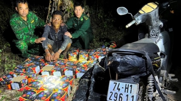 Quảng Trị: Bắt đối tượng vận chuyển 56 kg pháo trái phép qua biên giới