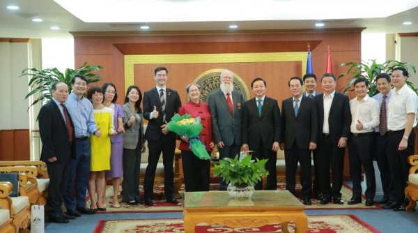 Phó thủ tướng Trần Hồng Hà trao tặng Huân chương Hữu nghị cho TS. Michael Parsons