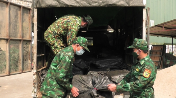 Bộ đội Biên phòng Lào Cai bắt giữ 1 tấn chân gà đông lạnh