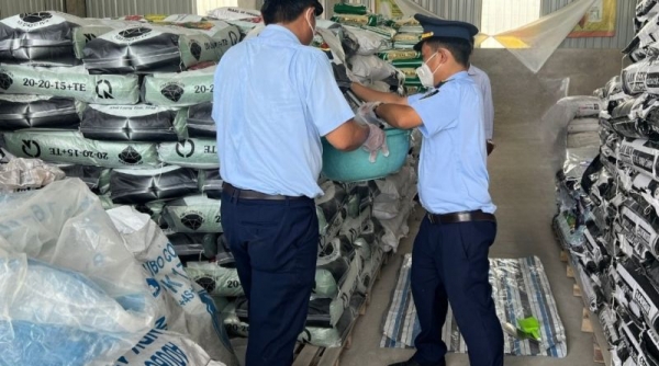 Thu giữ 5 tấn phân bón không đảm bảo chất lượng được bán tại Cái Bè, Tiền Giang