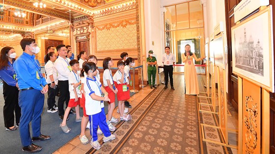 Trụ sở HĐND - UBND TP. Hồ Chí Minh đón khoảng 1.500 khách thăm quan
