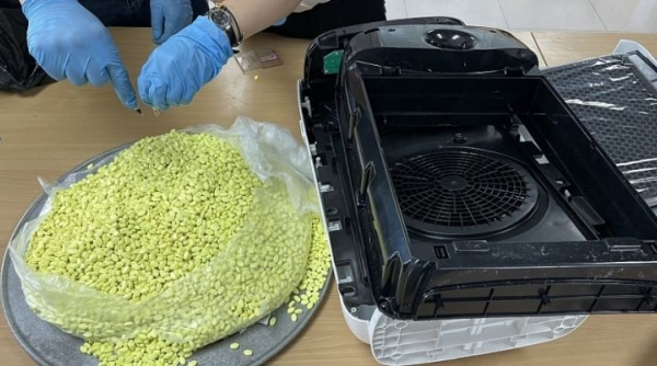 Phát hiện hơn 7 kg nghi ma túy trong vỏ bọc máy lọc không khí từ Đức về Việt Nam