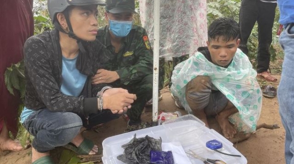 Quảng Trị: Bắt 2 đối tượng tàng trữ 400 viên ma túy tổng hợp