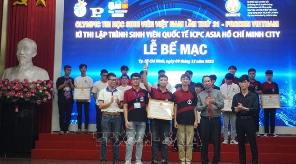 Thanh Hóa: Khen thưởng sinh viên đoạt giải Olympic Tin học sinh viên Việt Nam 2022