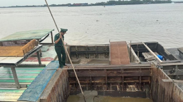 Phát hiện phương tiện vận chuyển cát trái phép trên sông Đồng Nai