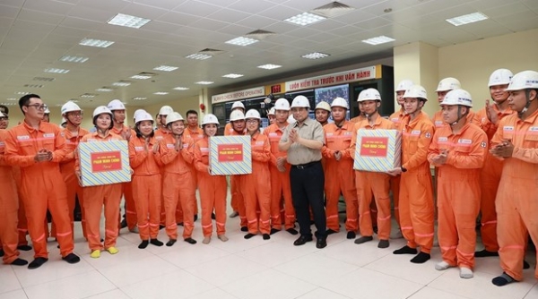 Thủ tướng kiểm tra tình hình sản xuất và cung ứng điện tại Quảng Ninh