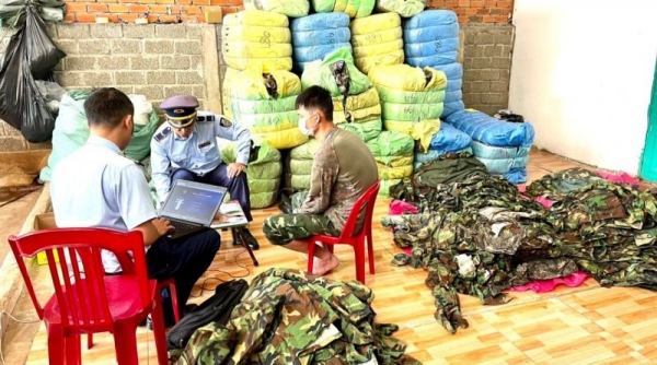 Đắk Lắk: Phát hiện cả nghìn bộ quần áo rằn ri, quân phục không rõ nguồn gốc