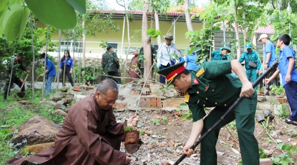 Bà Rịa - Vũng Tàu:  Hơn 1.000 cây xanh được trồng bởi tăng ni và bộ đội địa phương