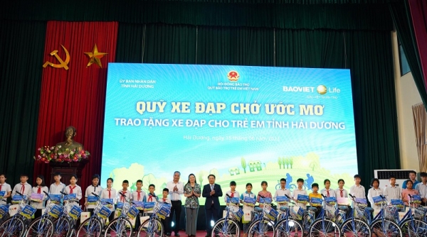 Bảo Việt trao tặng học bổng “Quỹ xe đạp chở ước mơ” hướng tới 60 năm thành lập