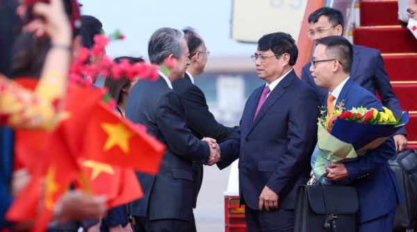 Thủ tướng đến Bắc Kinh, bắt đầu thăm chính thức Trung Quốc và dự Hội nghị WEF Thiên Tân