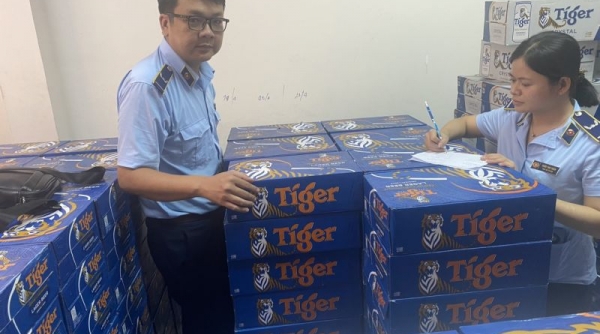 Phát hiện gần 600 thùng bia do nước ngoài sản xuất nghi nhập lậu tại Long An 