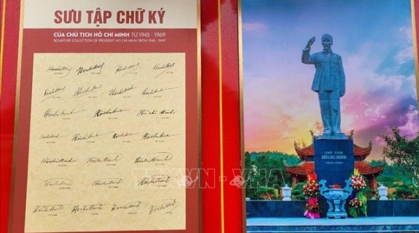 Triển lãm 'Sưu tập chữ ký và bút tích của Chủ tịch Hồ Chí Minh' trên đảo Cô Tô