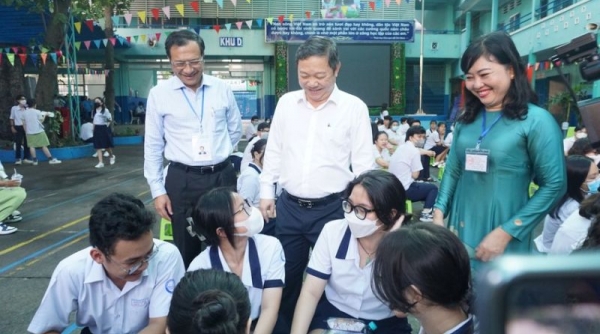 Phó chủ tịch UBND TP. Hồ Chí Minh kiểm tra công tác tổ chức thi tốt nghiệp THPT