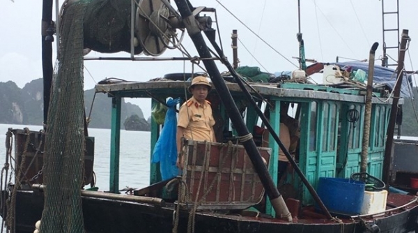 Quảng Ninh: Liên tiếp bắt giữ phương tiện khai thác thủy sản trái phép
