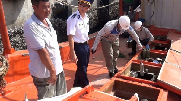 Bộ Tư lệnh Vùng Cảnh sát biển 3 bắt giữ tàu vận chuyền dầu DO trái phép trên biển