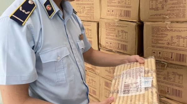 Lực lượng QLTT Lào Cai phát hiện gần 2.000 gói bánh gạo không rõ xuất xứ