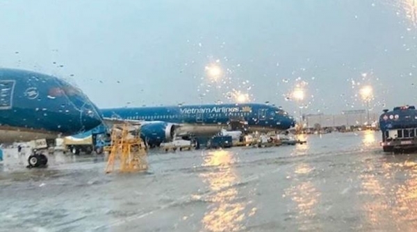 Hàng loạt sân bay phải đóng cửa do bão số 1
