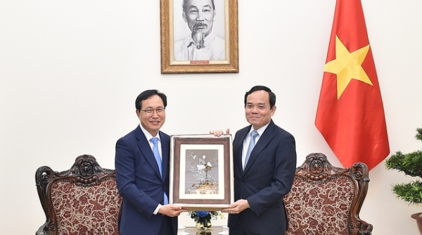 Phó Thủ tướng Trần Lưu Quang tiếp Tổng Giám đốc Tổ hợp Samsung Việt Nam Choi Joo Ho