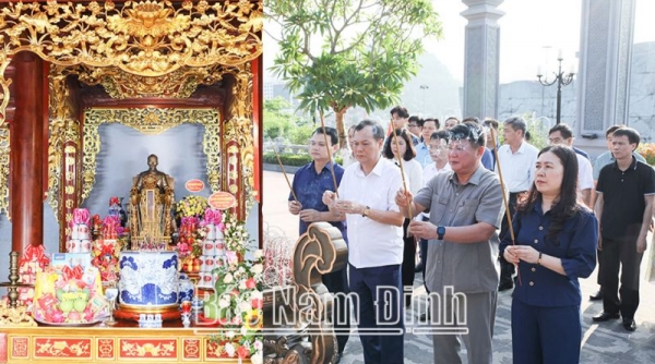Đoàn đại biểu tỉnh Nam Định dâng hương tại Đền thờ Bác Hồ tỉnh Sơn La