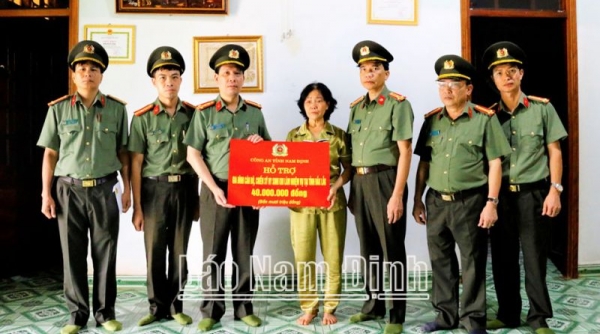 Công an tỉnh Nam Định thăm, động viên thân nhân các liệt sĩ và cán bộ, chiến sĩ Công an bị thương trong vụ tấn công tại tỉnh Đắk Lắk