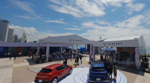 Khách hàng Nha Trang hào hứng chốt cọc sau khi "tận tay" lái thử ô tô điện VinFast