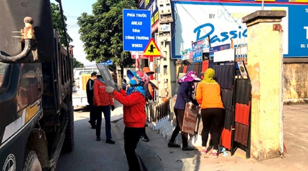 Huyện Thanh Hà ra quân giải tỏa vi phạm hành lang giao thông đường bộ