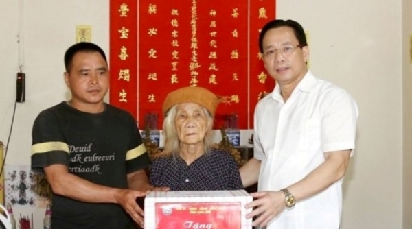 Lãnh đạo tỉnh Lạng Sơn thăm, tặng quà các gia đình thương binh, liệt sỹ