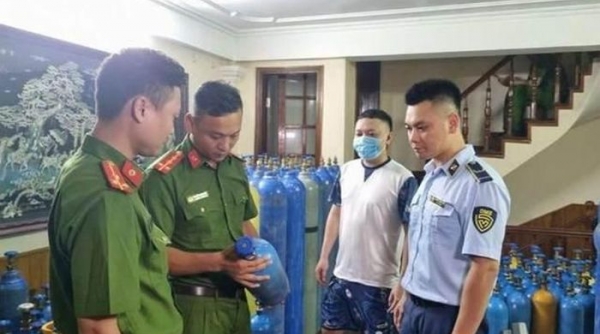 Hà Nội: Phát hiện cơ sở san chiết "khí cười"trái phép tại khu tập thể X16 Bộ Công an