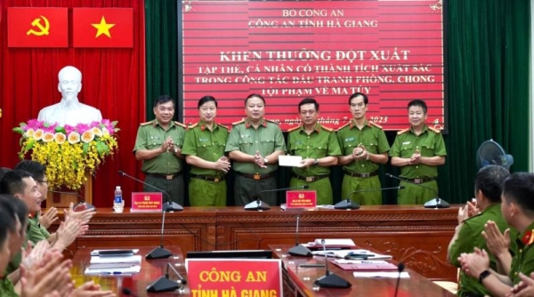 Hà Giang: Khen thưởng nóng chuyên án bắt giữ 2 đối tượng vận chuyển 20 bánh heroin