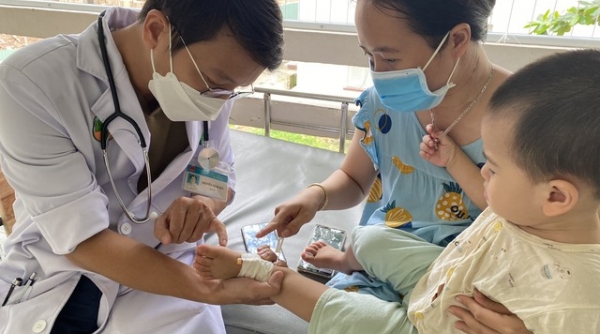 Thêm số lượng lớn thuốc điều trị bệnh tay chân miệng về Việt Nam