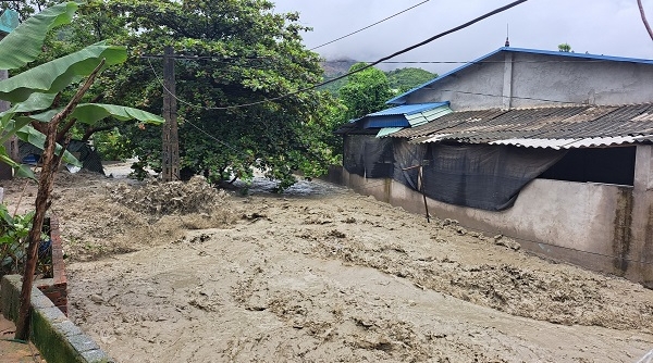 Vỡ máng thoát nước hồ thải quặng ở Lào Cai, tài sản của hơn 40 hộ dân bị cuốn trôi