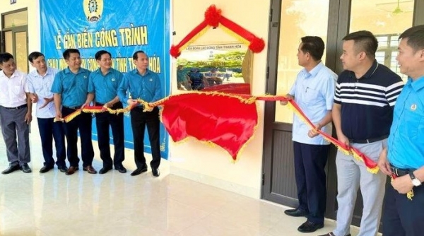 Gắn biển công trình chào mừng Đại hội Công đoàn tỉnh Thanh Hóa